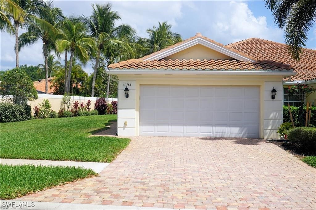 4194 St George Ln in Naples, FL - Building Photo