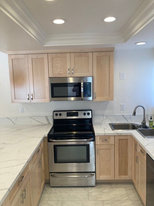 6146 Calle Mariselda in San Diego, CA - Building Photo