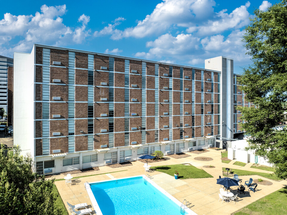 Sterling Towers in Jackson, MS - Building Photo