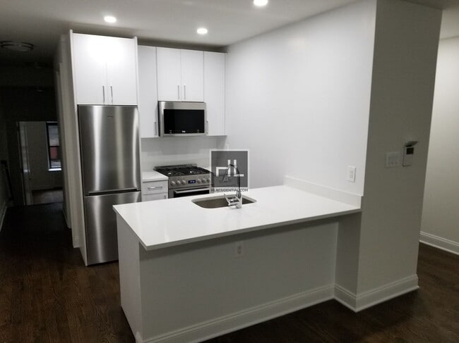 EAST 46 STREET in New York, NY - Building Photo - Building Photo