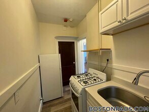 163 Summer St, Unit 28 in Somerville, MA - Foto de edificio - Building Photo