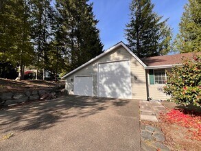 400 E Old Ranch Rd in Allyn, WA - Building Photo - Building Photo