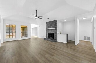 4048 St Christopher Ln in Dallas, TX - Foto de edificio - Building Photo