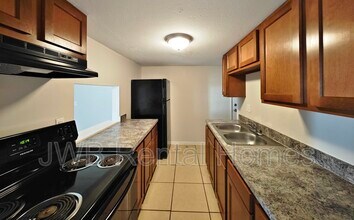 851 Bert Rd in Jacksonville, FL - Building Photo - Building Photo