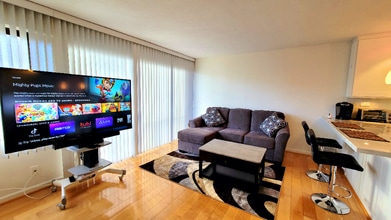 2140 Kuhio Ave. in Honolulu, HI - Building Photo - Building Photo