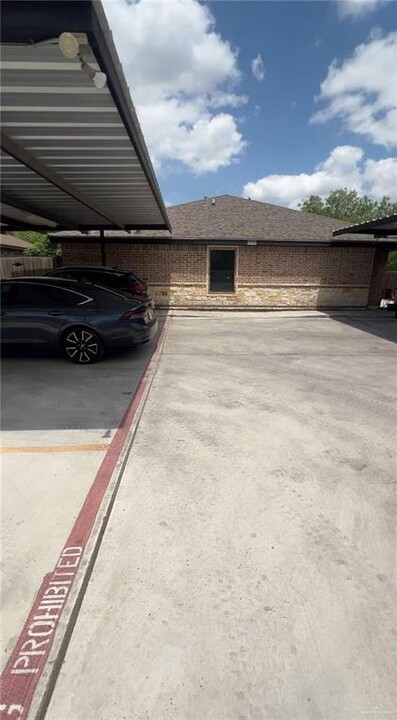 2118 Earth Ln in Mission, TX - Building Photo