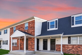 Hamilton Estates Apartments in Hamilton, NJ - Foto de edificio - Building Photo