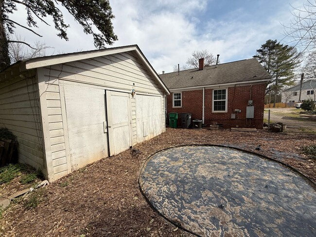 1918 Ashley Rd in Charlotte, NC - Foto de edificio - Building Photo