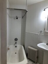 10 W Main St, Unit BEAUTIFUL OPEN SPACE APT in Middletown, NY - Building Photo - Building Photo