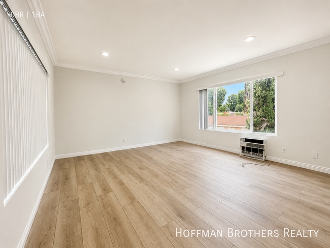 20445 Saticoy St, Unit 6