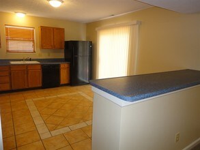 8419 Dahlgren Ln in Indianapolis, IN - Foto de edificio - Building Photo