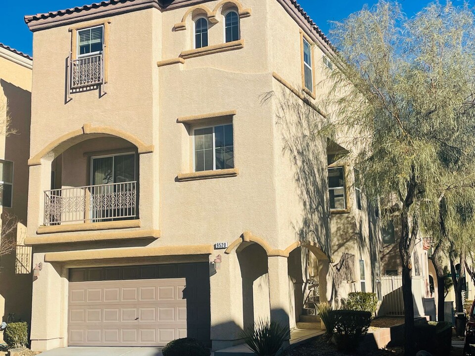 9520 Color Rock Ct in Las Vegas, NV - Building Photo