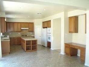 690 Leah Ln in Mountain House, CA - Building Photo - Building Photo