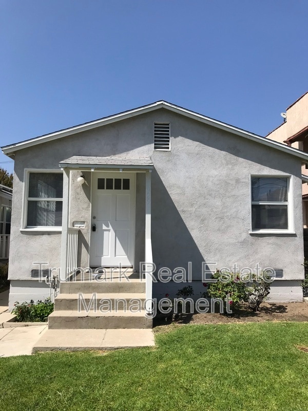 property at 929 E Lexington Dr