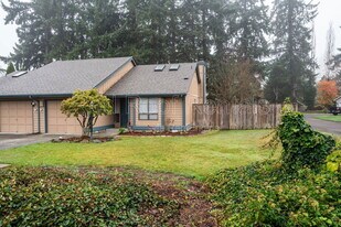 13702 14th Ave S in Tacoma, WA - Building Photo