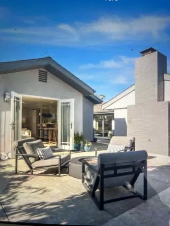 2007 Chubasco Dr, Unit A in Corona Del Mar, CA - Foto de edificio