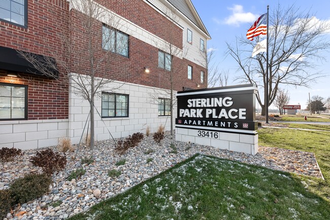 Sterling Park Place Apartments in Sterling Heights, MI - Foto de edificio - Building Photo