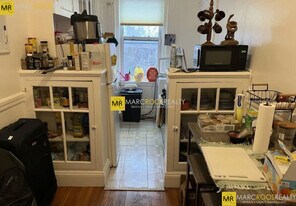 27 James St, Unit 6 in Brookline, MA - Building Photo
