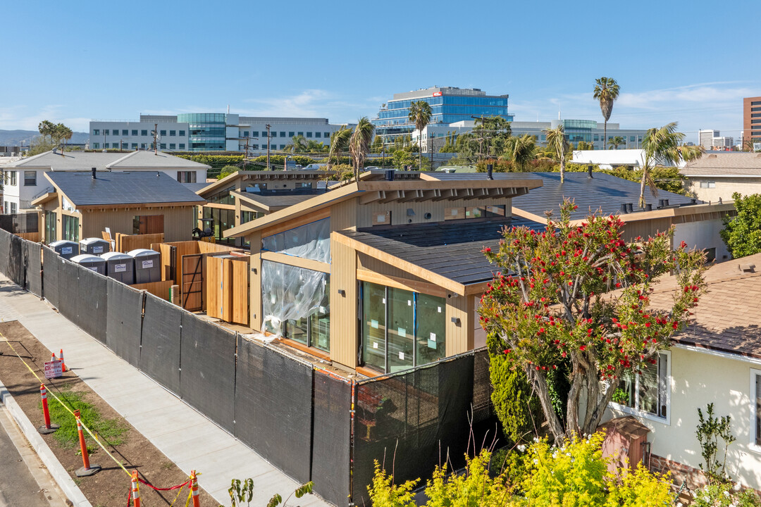 Carmelina Cottages in Los Angeles, CA - Building Photo