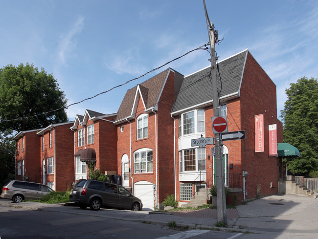 3172 Dundas St W in Toronto, ON - Building Photo - Primary Photo