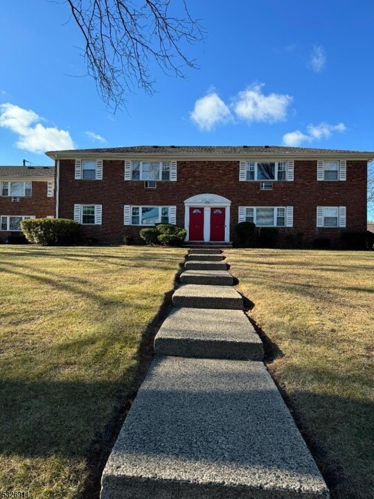 1289 Valley Rd in Wayne, NJ - Building Photo