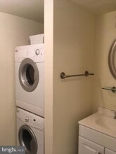 2410 Pond View Dr in West Chester, PA - Building Photo - Building Photo