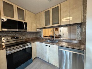 20940 Bay Ct in Miami, FL - Building Photo - Building Photo