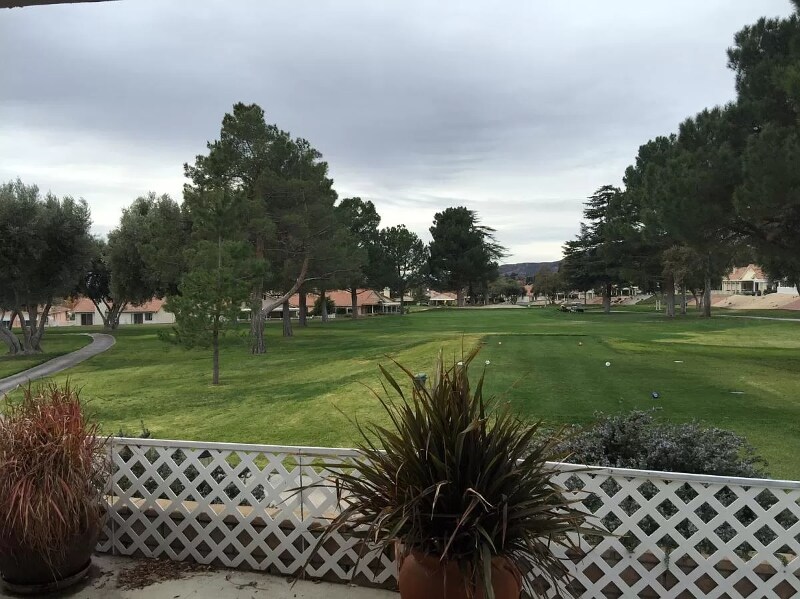 10665 Cherry Hills Dr in Cherry Valley, CA - Foto de edificio