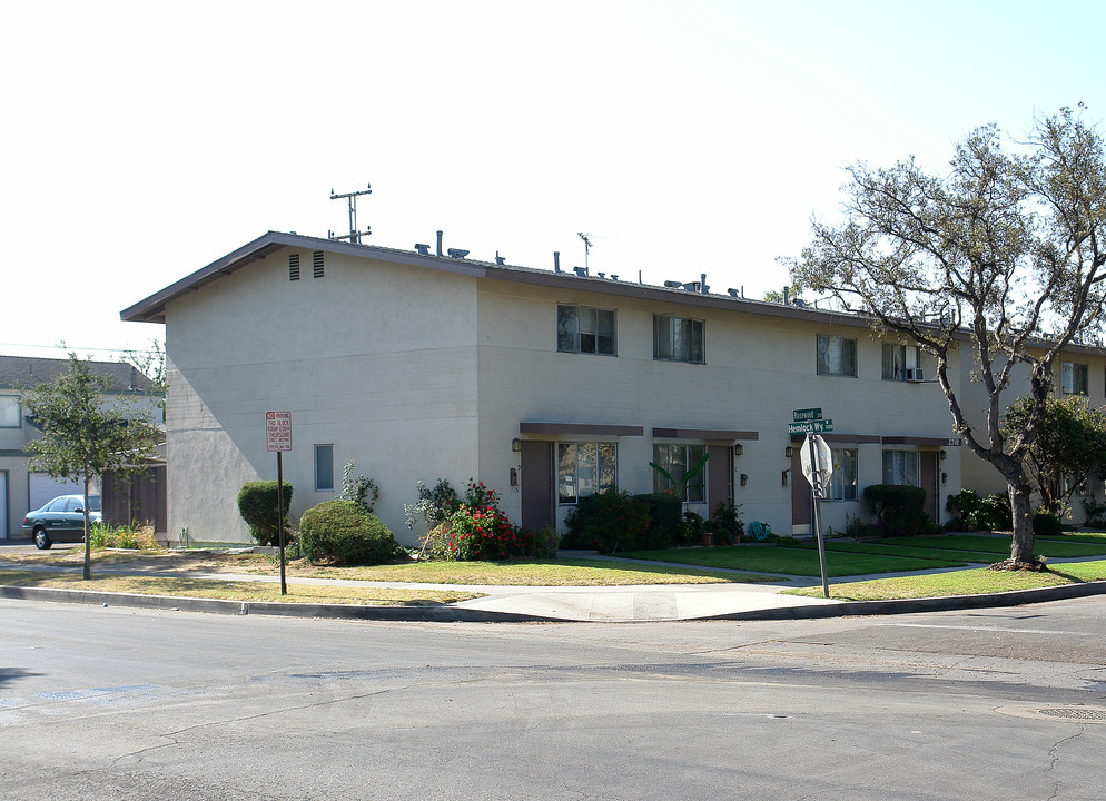 2701 S Rosewood Ave in Santa Ana, CA - Building Photo