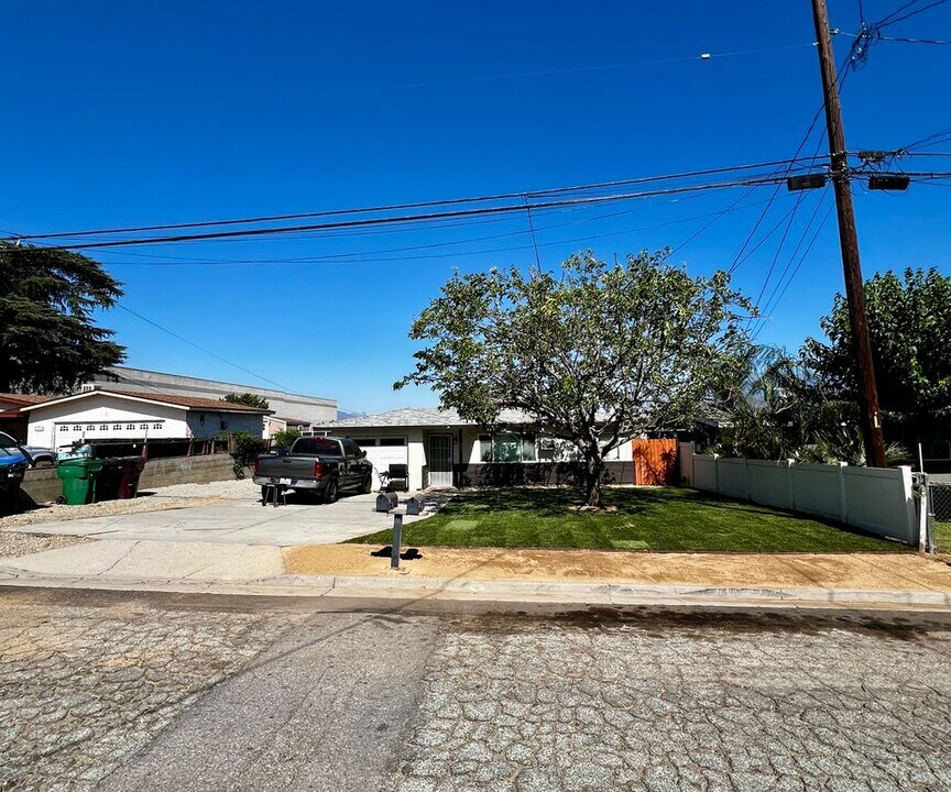 174 Maple Ave in Beaumont, CA - Building Photo