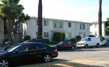 136 S Occidental Blvd in Los Angeles, CA - Foto de edificio - Building Photo