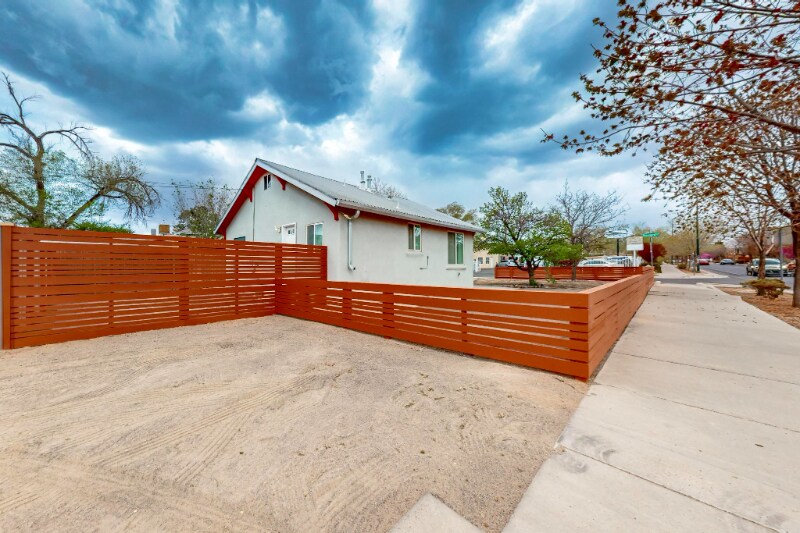 223 Stanford Dr SE in Albuquerque, NM - Building Photo