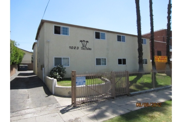 1023 HEWITT St in San Fernando, CA - Building Photo