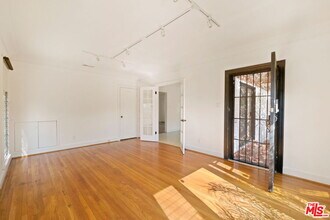 813 N Orange Grove Ave in Los Angeles, CA - Building Photo - Building Photo