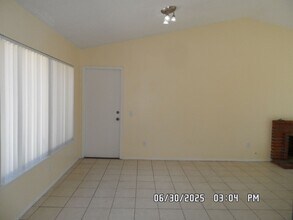12202 Big Dipper Cir in Victorville, CA - Building Photo - Building Photo