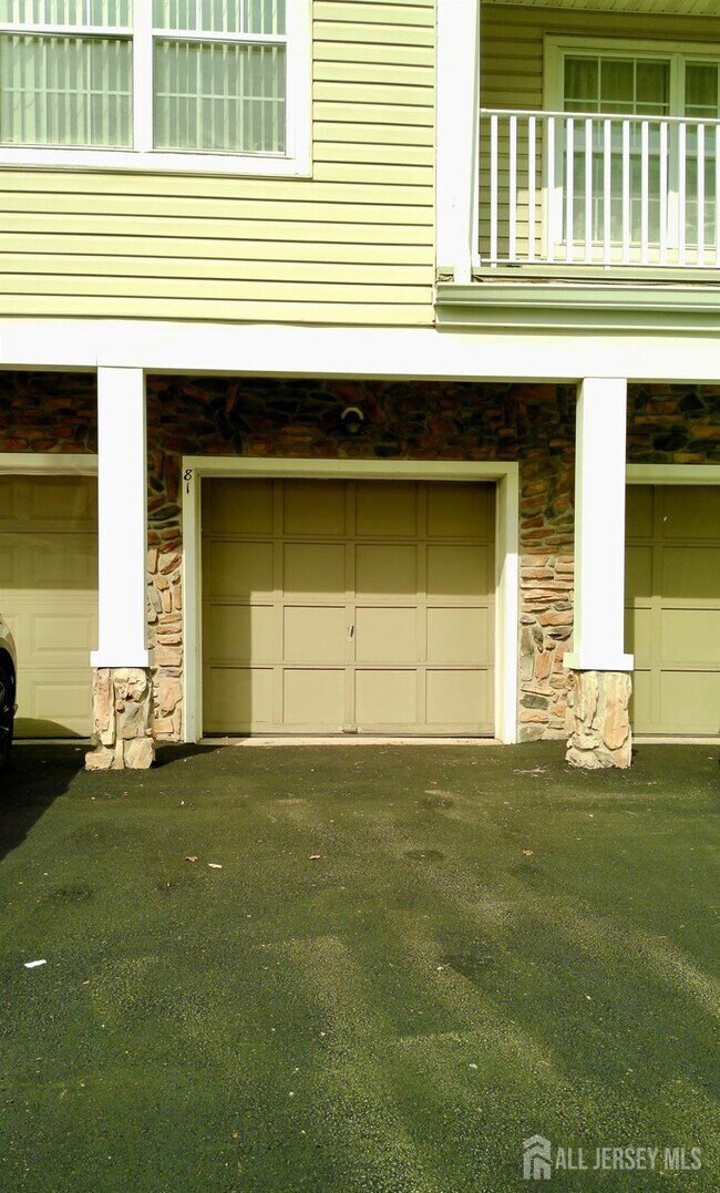 81 Inverness Dr in Edison, NJ - Building Photo - Building Photo