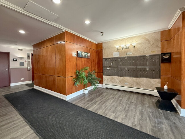 4600 N Cumberland Ave in Chicago, IL - Building Photo - Building Photo