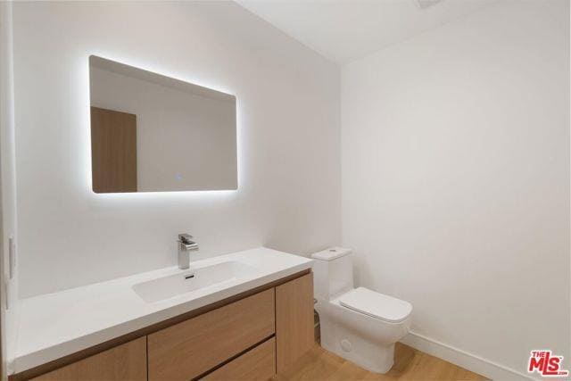 property at 5530 1/2 Sunnyslope Ave