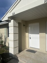 1653 SE Lennard Rd in Port St. Lucie, FL - Foto de edificio - Building Photo