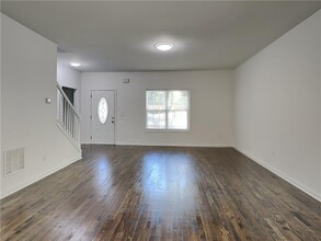 869 Hollywood Rd in Atlanta, GA - Building Photo - Building Photo