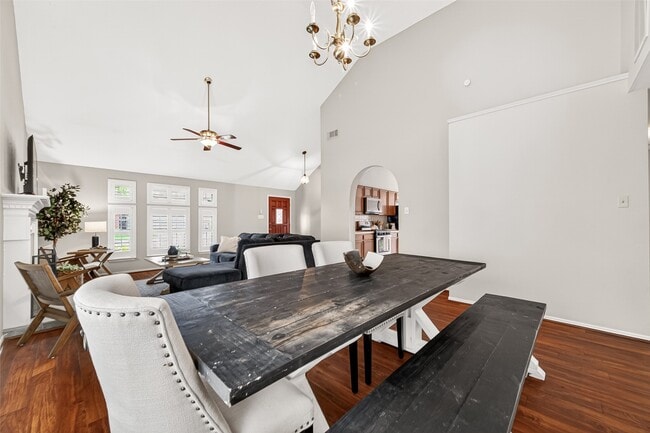 5814 N Magazine Cir