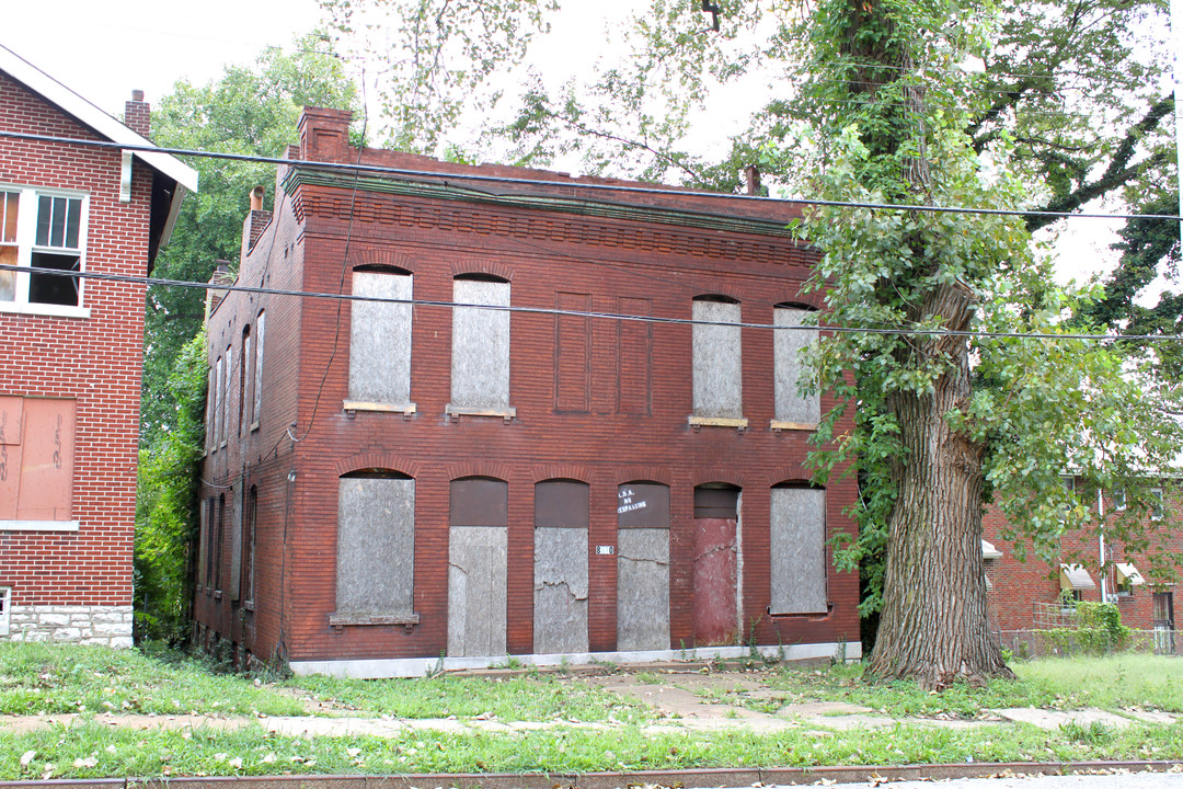 8110 Church Rd in St. Louis, MO - Foto de edificio
