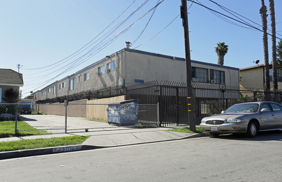 1108 W 110th St in Los Angeles, CA - Building Photo