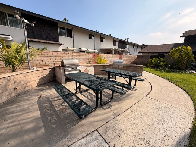 7100 W Cerritos Ave in Stanton, CA - Building Photo - Building Photo