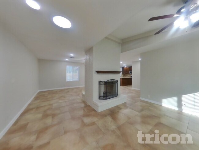 8434 S 19th St in Phoenix, AZ - Foto de edificio - Building Photo