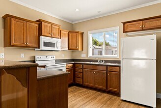 236 Smalley Ave in Hayward, CA - Building Photo - Building Photo