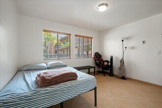 7555 Linda Vista Rd, Unit 27 in San Diego, CA - Building Photo - Building Photo