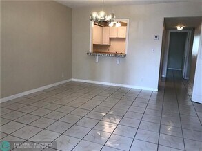 701 Pine Dr in Pompano Beach, FL - Foto de edificio - Building Photo