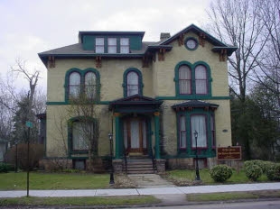 80 Elm St in Malone, NY - Foto de edificio