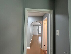 19710 Moross Rd in Detroit, MI - Building Photo - Building Photo